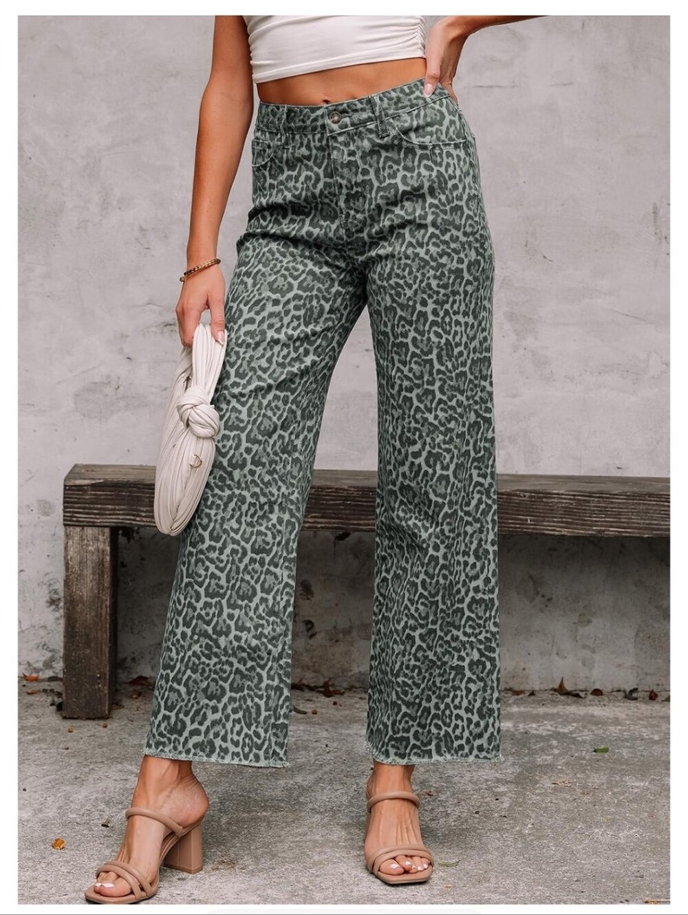 High-Rise Gray Leopard Print Wide-Leg Jeans. NWT Size 6